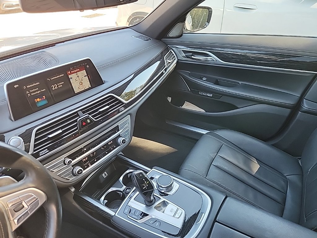 Used 2018 BMW 740i RWD image 6