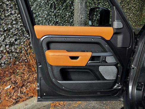 Used 2023 Land Rover Defender 130 X image 6