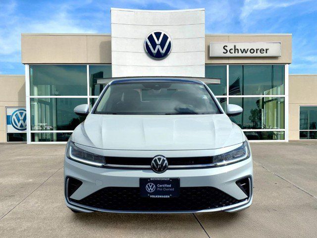 Certified 2025 Volkswagen Jetta SE w/ Sunroof Package FWD image 3