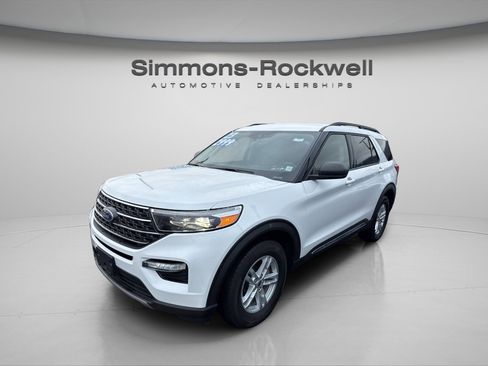 Used 2023 Ford Explorer XLT image 24