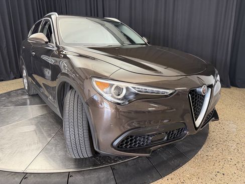 Used 2018 Alfa Romeo Stelvio AWD image 13