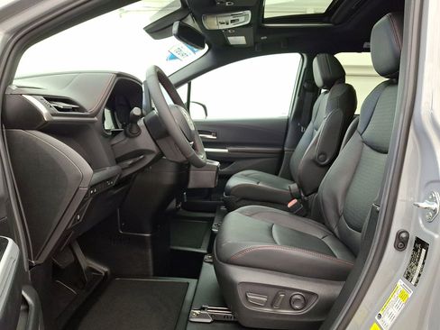 Used 2025 Toyota Sienna XSE image 11