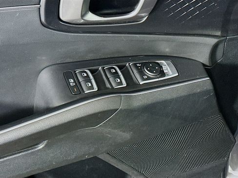 Used 2024 Kia Sorento S image 15