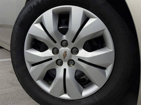 Used 2014 Chevrolet Cruze LS image 10
