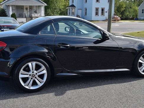 Used 2011 Mercedes-Benz SLK 300 image 10