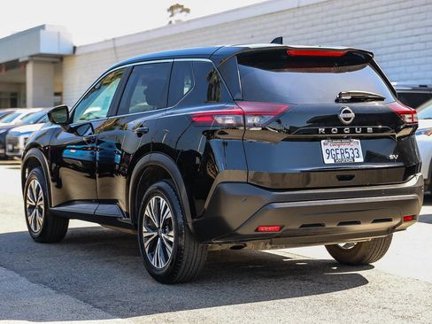 Used 2023 Nissan Rogue SV FWD image 4
