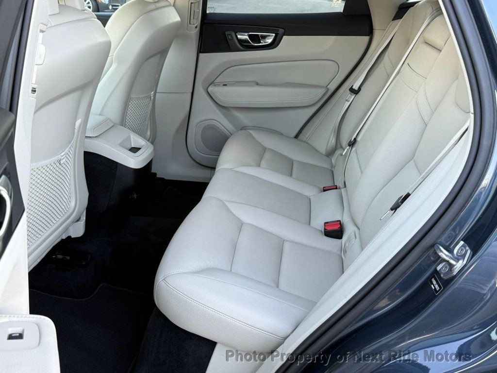 Used 2018 Volvo XC60 T5 Momentum w/ Vision Package AWD/4WD image 11