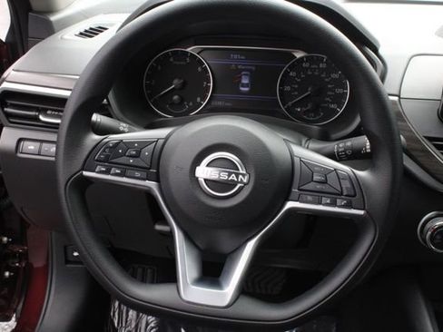 Used 2025 Nissan Altima 2.5 SV image 23