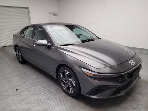 Used 2025 Hyundai Elantra SEL FWD image 13
