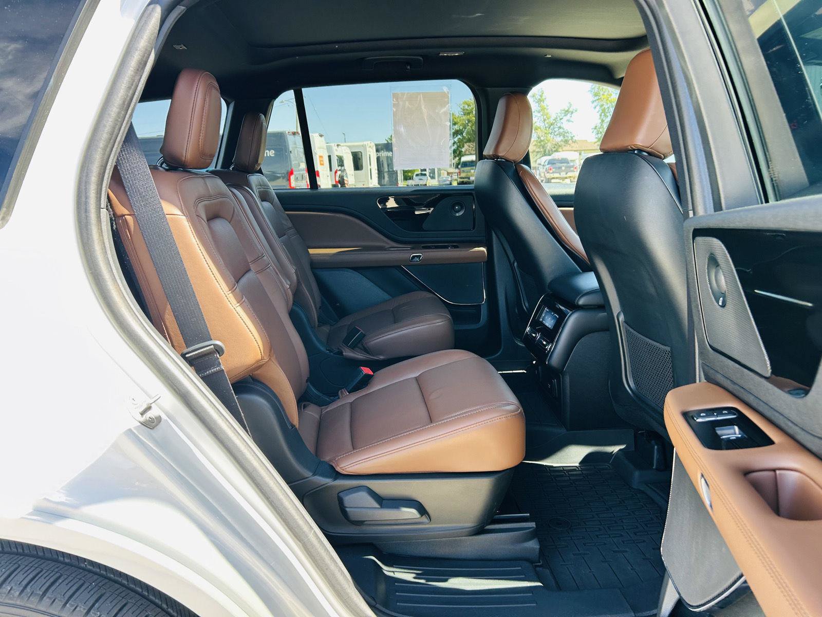 Used 2023 Lincoln Aviator Reserve w/ Equipment Group 201A AWD/4WD image 38