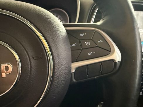 Used 2018 Jeep Compass Limited AWD/4WD image 13