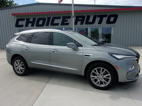 Used 2024 Buick Enclave Premium AWD/4WD image 2