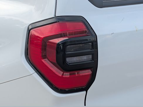 Certified 2025 Toyota 4Runner SR5 AWD/4WD image 17