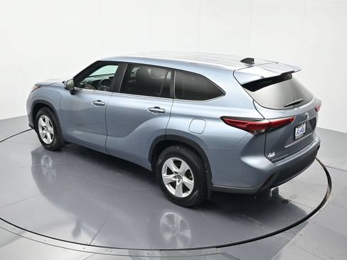 Used 2023 Toyota Highlander LE AWD/4WD image 34