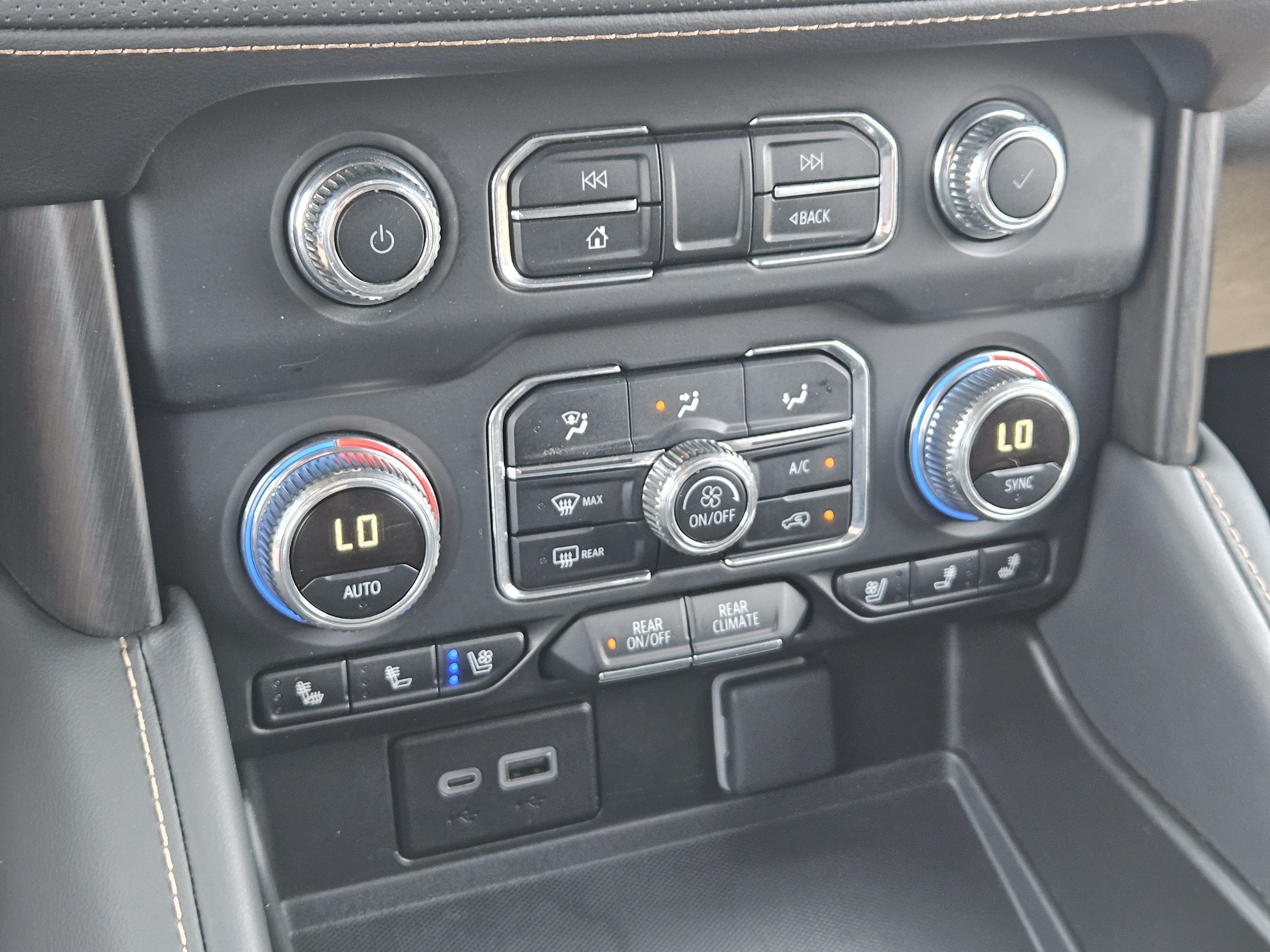 Used 2024 GMC Yukon AT4 w/ Technology Package AWD/4WD image 19