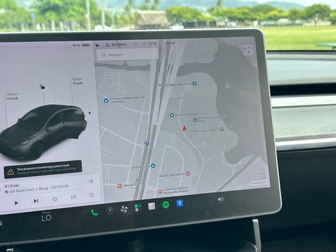 Used 2021 Tesla Model Y Long Range AWD/4WD image 16