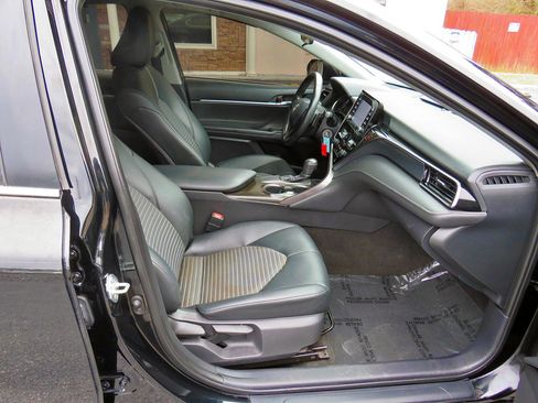 Used 2021 Toyota Camry SE image 19