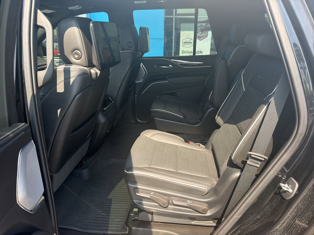 Used 2023 Cadillac Escalade Premium Luxury w/ Performance Package AWD/4WD image 10