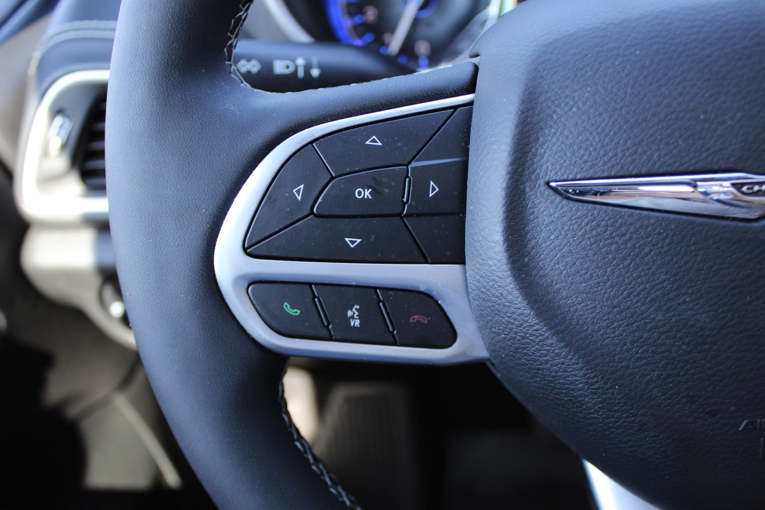 Used 2025 Chrysler Pacifica Select w/ Fav Edition Package FWD image 28