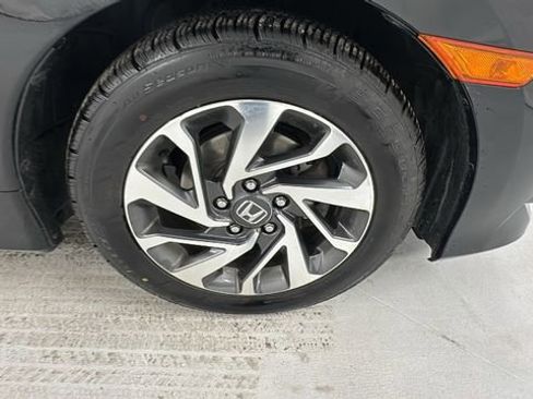 Used 2018 Honda Civic EX image 9