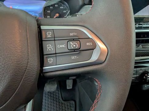 Used 2025 Jeep Compass Trailhawk AWD/4WD image 16