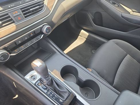 Used 2025 Nissan Altima 2.5 SV FWD image 23