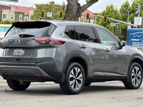 Used 2021 Nissan Rogue SV FWD image 4