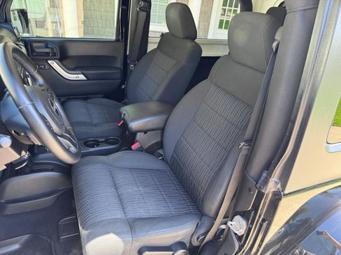 Used 2012 Jeep Wrangler Sahara w/ Connectivity Group AWD/4WD image 12