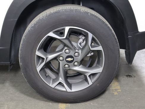 Used 2025 Chevrolet Trax LT w/ Driver Confidence Package FWD image 37