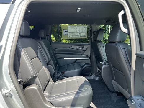 Used 2026 Chevrolet Traverse LT FWD image 59