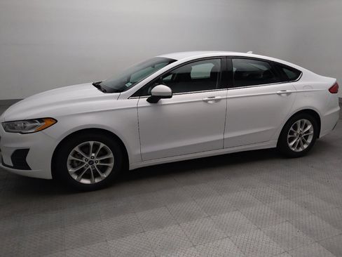 Used 2019 Ford Fusion SE FWD image 2