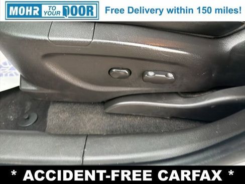 Used 2020 Chevrolet Trax LT w/ LT Convenience Package image 12