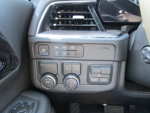 New 2025 Chevrolet Suburban Premier w/ Sun And Tow Package image 15