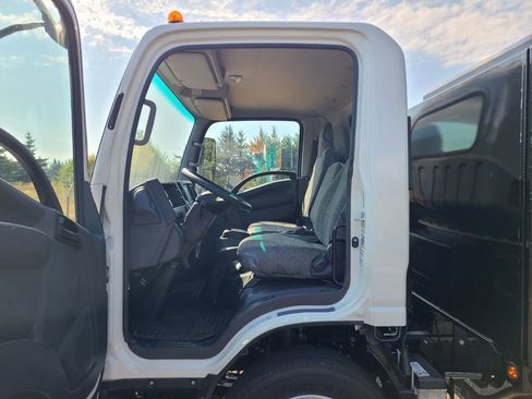 New 2024 Chevrolet Low Cab Forward image 14