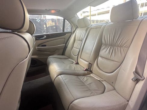 Used 2007 Jaguar XJ8 image 22