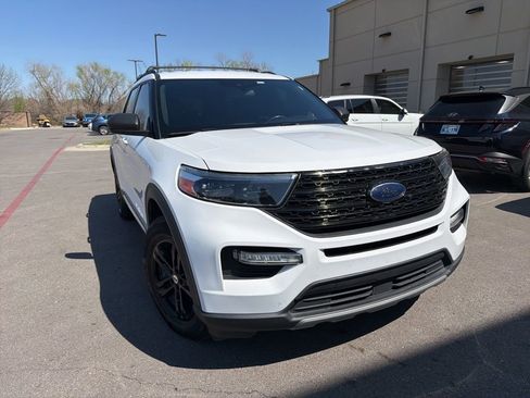 Used 2020 Ford Explorer XLT w/ Equipment Group 202A image 8