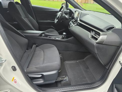 Used 2018 Toyota C-HR XLE image 13