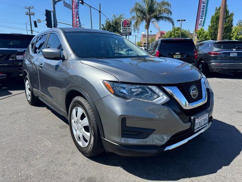 Used 2018 Nissan Rogue S FWD image 2