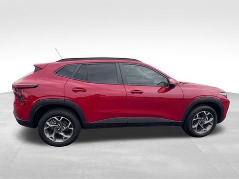 Used 2026 Chevrolet Trax LT FWD image 7