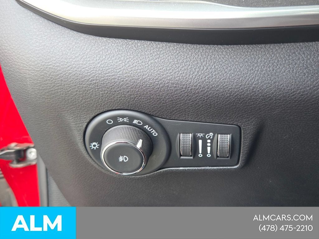 Used 2025 Jeep Compass Latitude AWD/4WD image 27