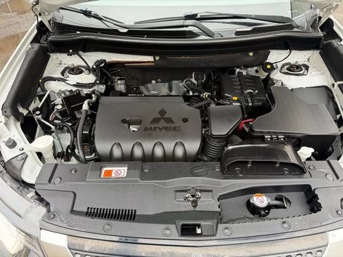 Used 2020 Mitsubishi Outlander SE image 25