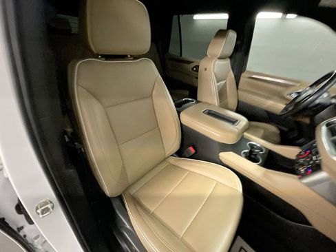 Used 2021 Chevrolet Tahoe Premier w/ Premium Package image 28