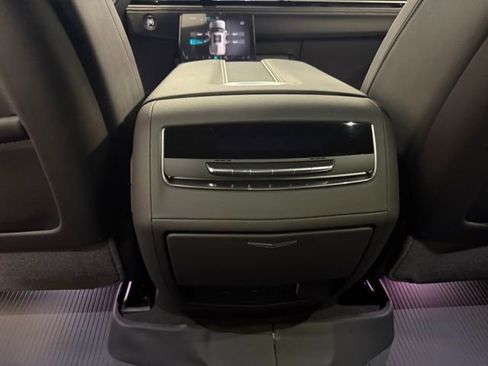 Used 2026 Cadillac Escalade ESV Sport w/ Touring Package image 18