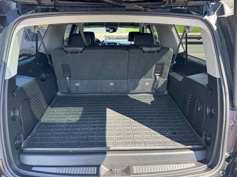 Used 2018 Chevrolet Suburban LT image 12