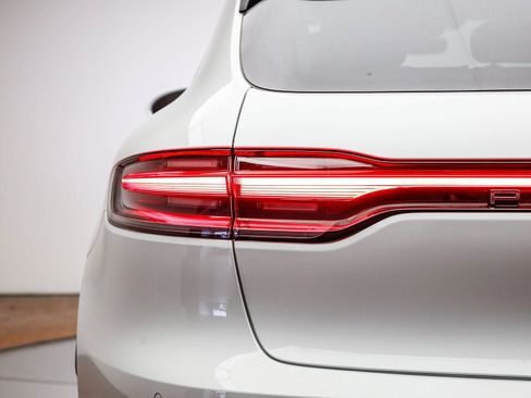 Certified 2025 Porsche Macan image 10