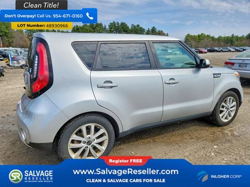 Used 2017 Kia Soul + image 4