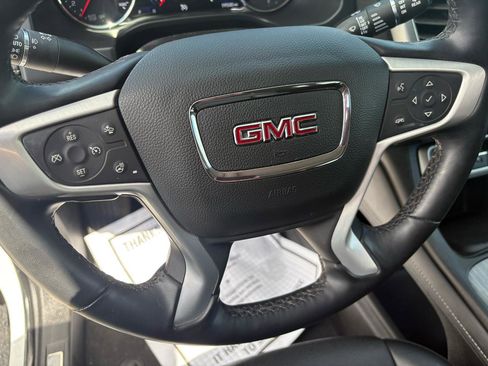 Used 2023 GMC Acadia SLT w/ Technology Package image 15