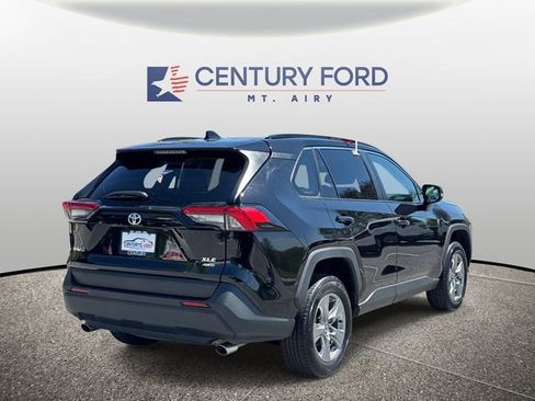 Used 2025 Toyota RAV4 XLE AWD/4WD image 2