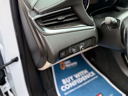 Used 2019 Buick Enclave Essence image 24