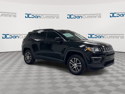 Used 2018 Jeep Compass Latitude w/ Popular Equipment Group AWD/4WD image 2